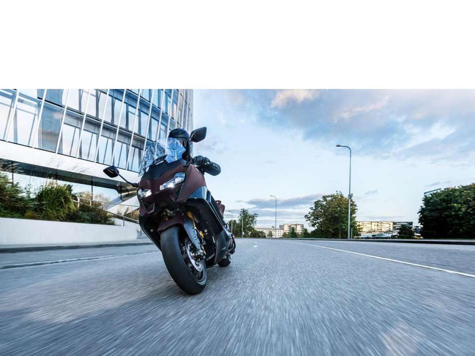 Скутер YAMAHA T-Max 560 TECH (Dark Magma) 2024